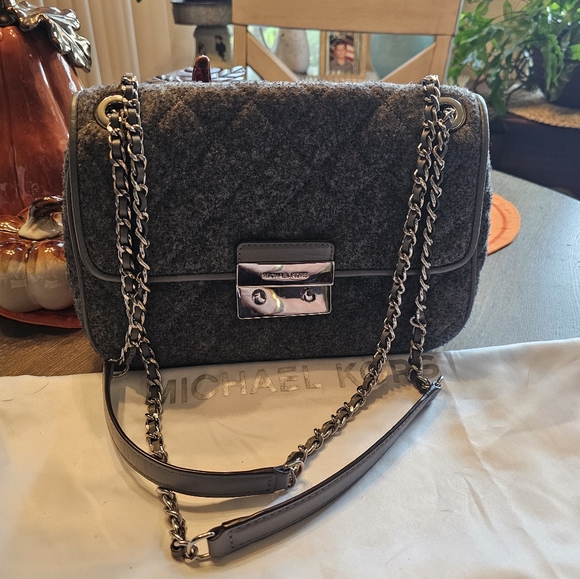 Michael Kors•Sloan Quilted Wool Blend Shoulder Bag 🍂🍁 - Picture 3 of 11